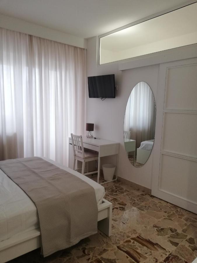 Ostuni Crispi House 호텔 외부 사진